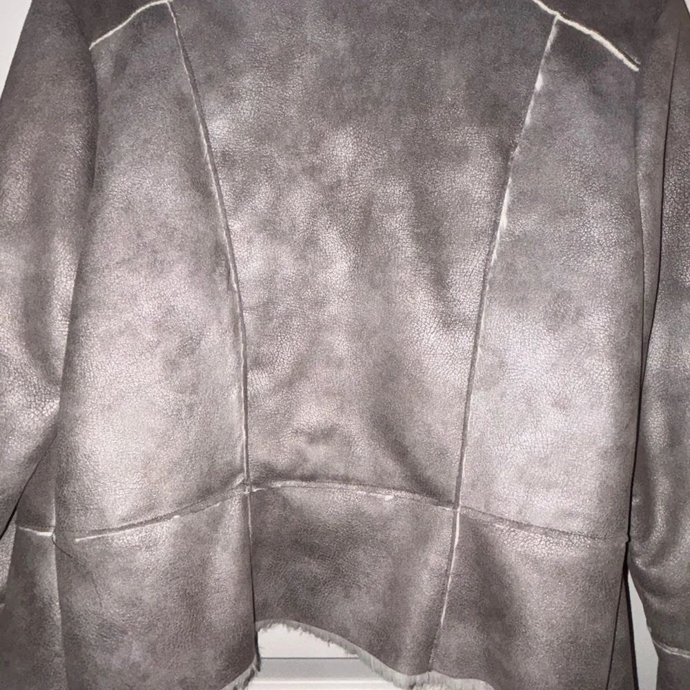 Cache Taupe Jacket with Cream Shearling Lining - Picture 3 of 7